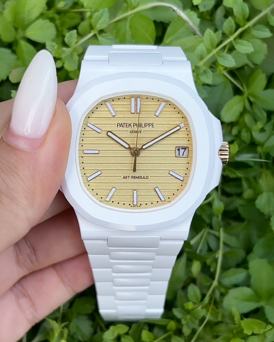 Patek Nautilus 5711 Gets a Custom YELLOW GOLD Makeover 百达翡丽 鹦鹉螺5711 黄金定制改造，奢华再升级 | WORLDTIMER